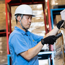 倉庫スタッフ